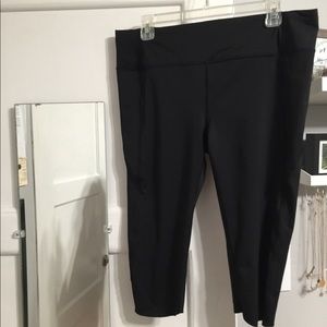 Athleta 3/4 crop leggings!